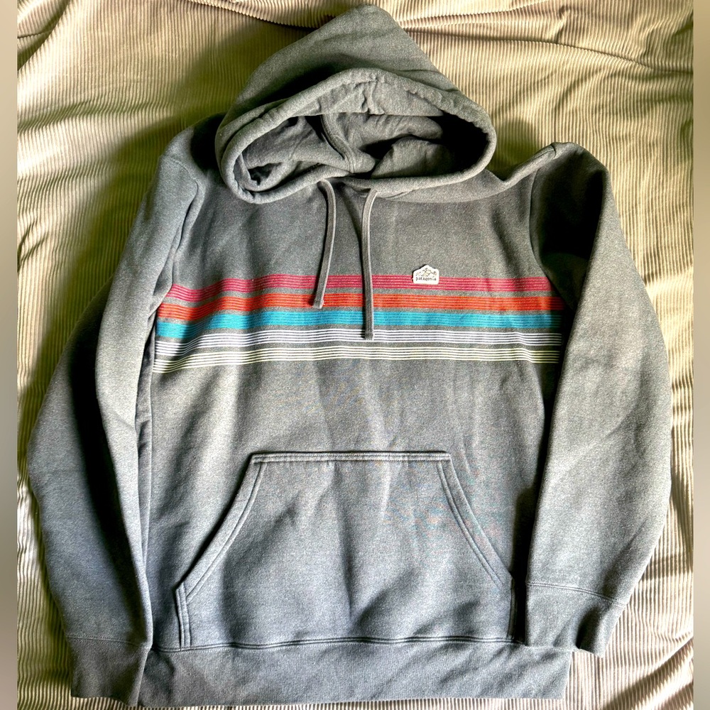 PATAGONIA - Grey hoodie with red strip. UNISEX. Size : XL (women) L (men)